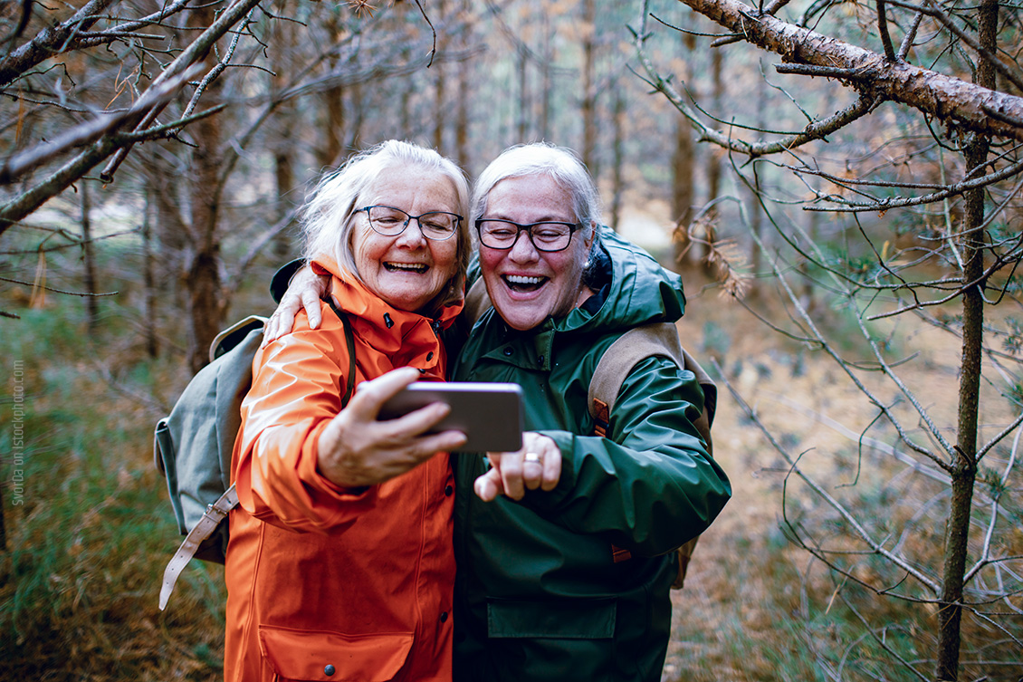 gemeinsames Selfie im Wald